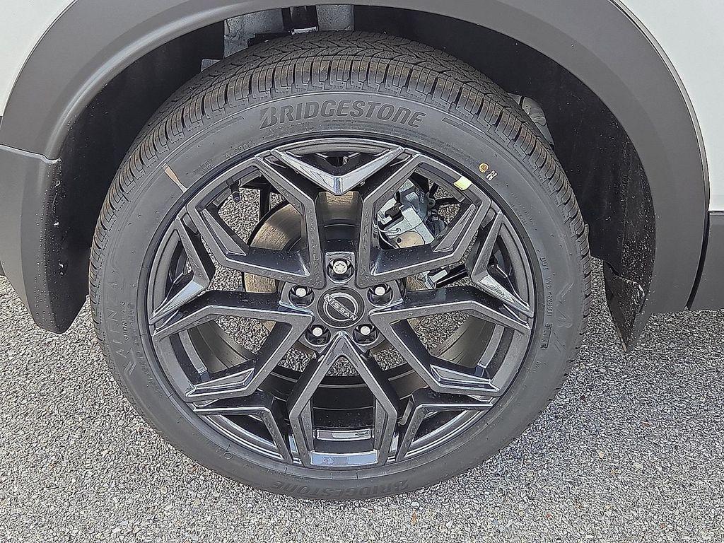 new 2025 Nissan Kicks car, priced at $29,912