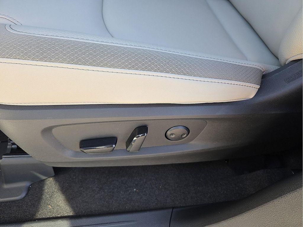 new 2025 Nissan Pathfinder car, priced at $42,040