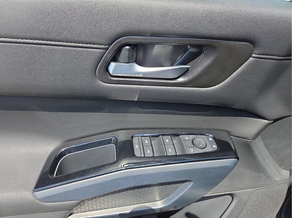 new 2025 Nissan Pathfinder car, priced at $43,825