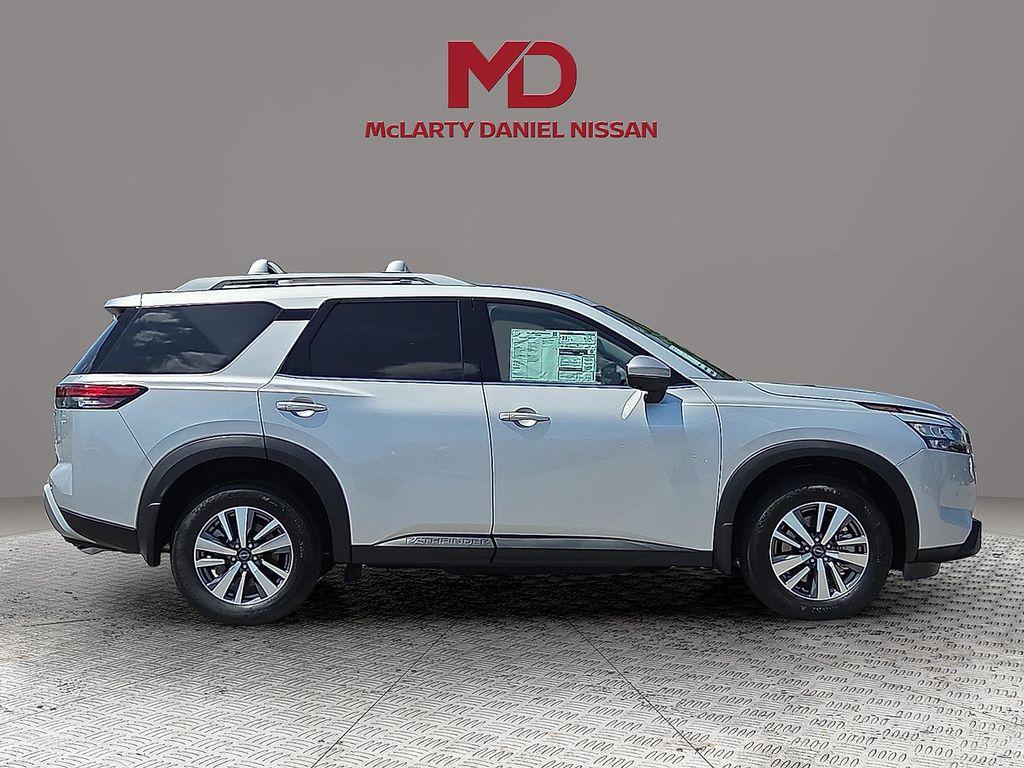 new 2025 Nissan Pathfinder car, priced at $43,825