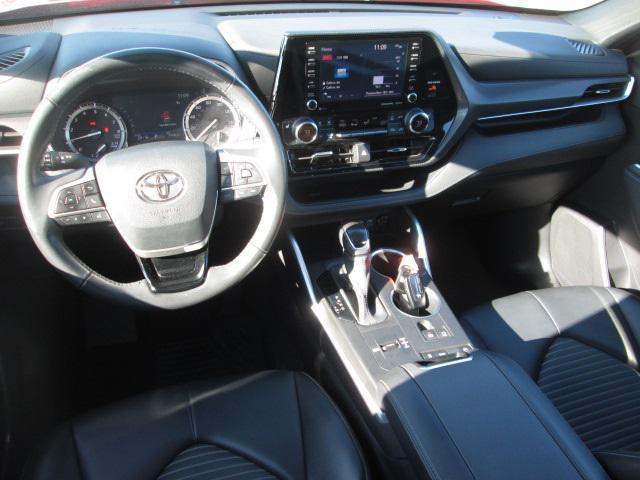 used 2022 Toyota Highlander car, priced at $36,311