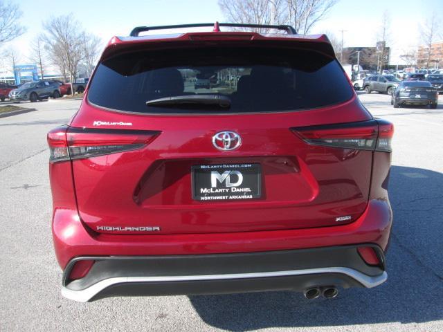 used 2022 Toyota Highlander car, priced at $36,311