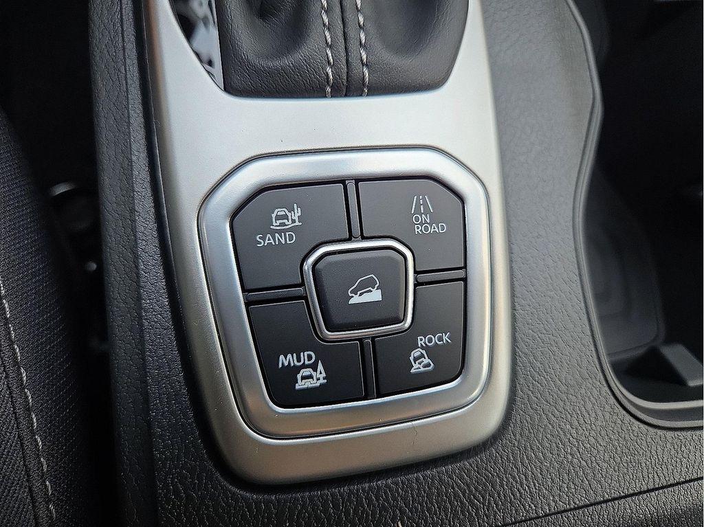 new 2026 Nissan Frontier car, priced at $40,194