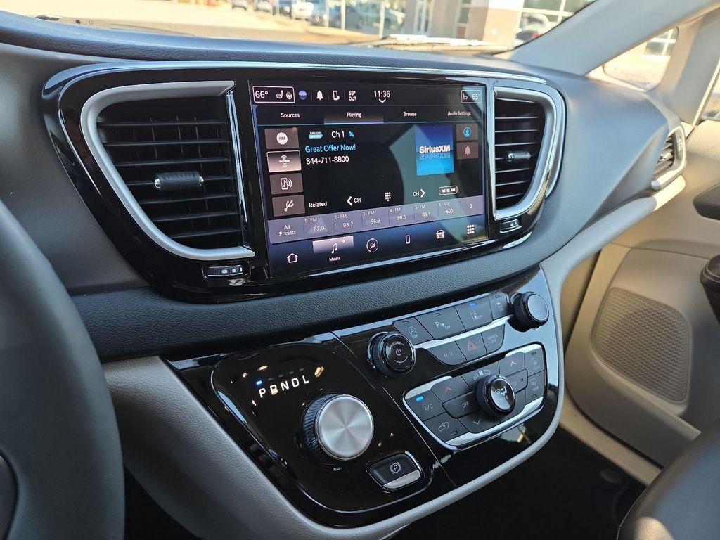 used 2023 Chrysler Pacifica car, priced at $27,989