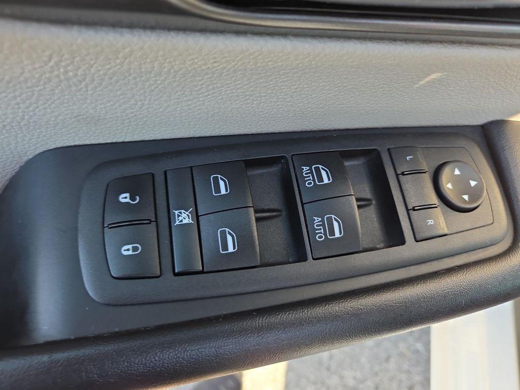 used 2023 Chrysler Pacifica car, priced at $27,989