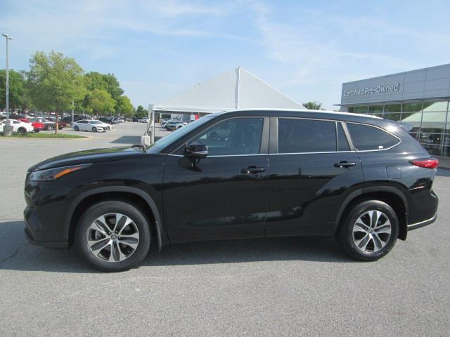 used 2023 Toyota Highlander car, priced at $35,551