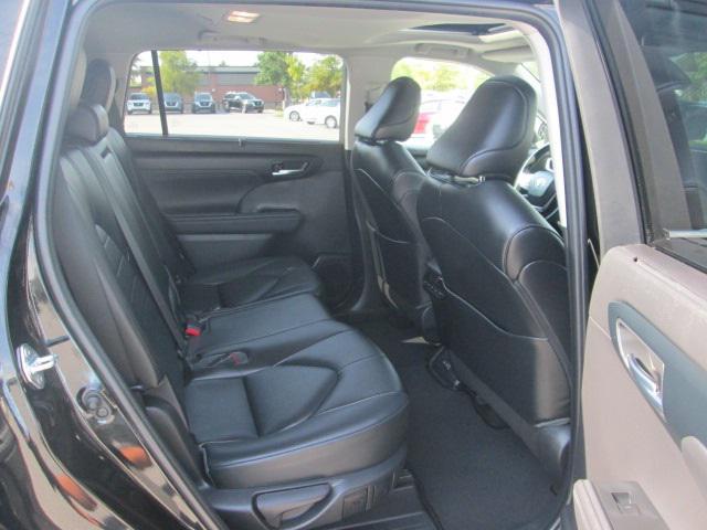 used 2023 Toyota Highlander car, priced at $35,551