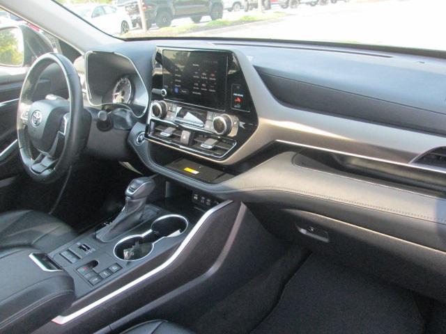 used 2023 Toyota Highlander car, priced at $35,551