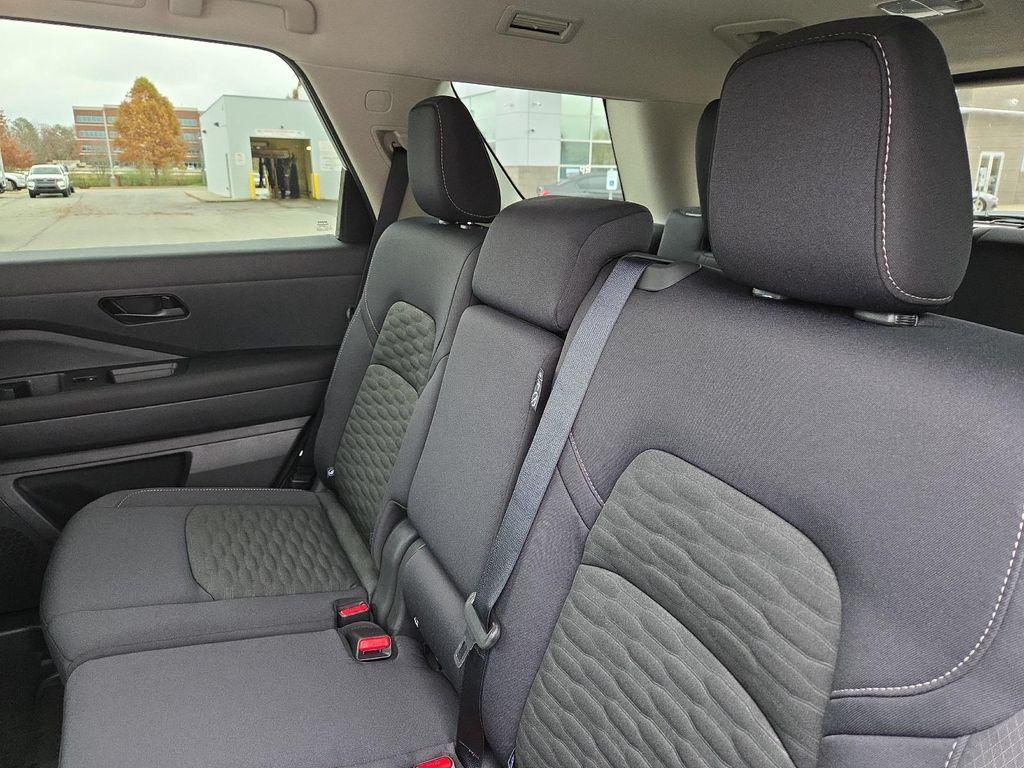 new 2025 Nissan Pathfinder car, priced at $39,260