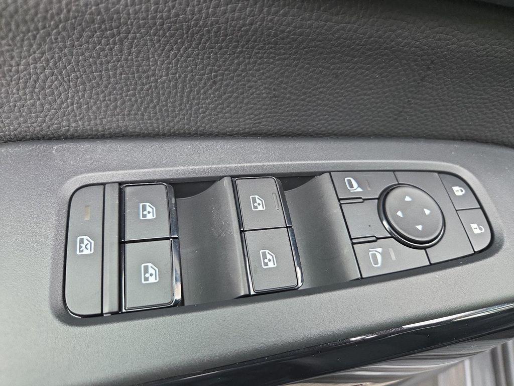 new 2025 Nissan Pathfinder car, priced at $39,260