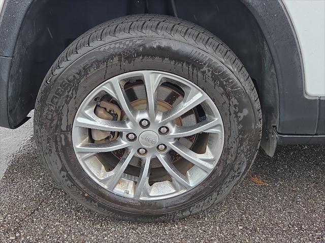 used 2019 Jeep Cherokee car, priced at $14,899
