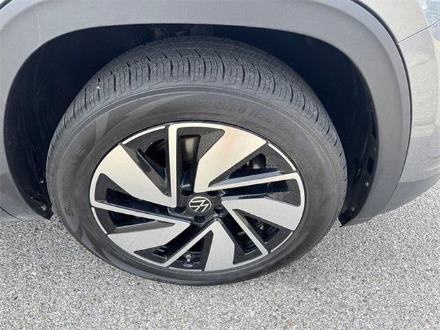 used 2024 Volkswagen Atlas car, priced at $32,399