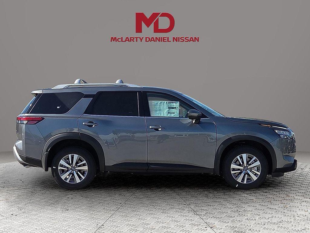 new 2025 Nissan Pathfinder car, priced at $39,879
