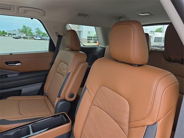 new 2025 Nissan Pathfinder car, priced at $49,729