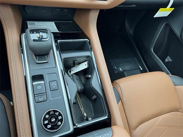 new 2025 Nissan Pathfinder car, priced at $48,677