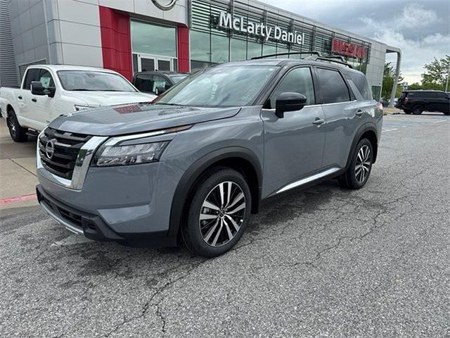 new 2025 Nissan Pathfinder car, priced at $48,677