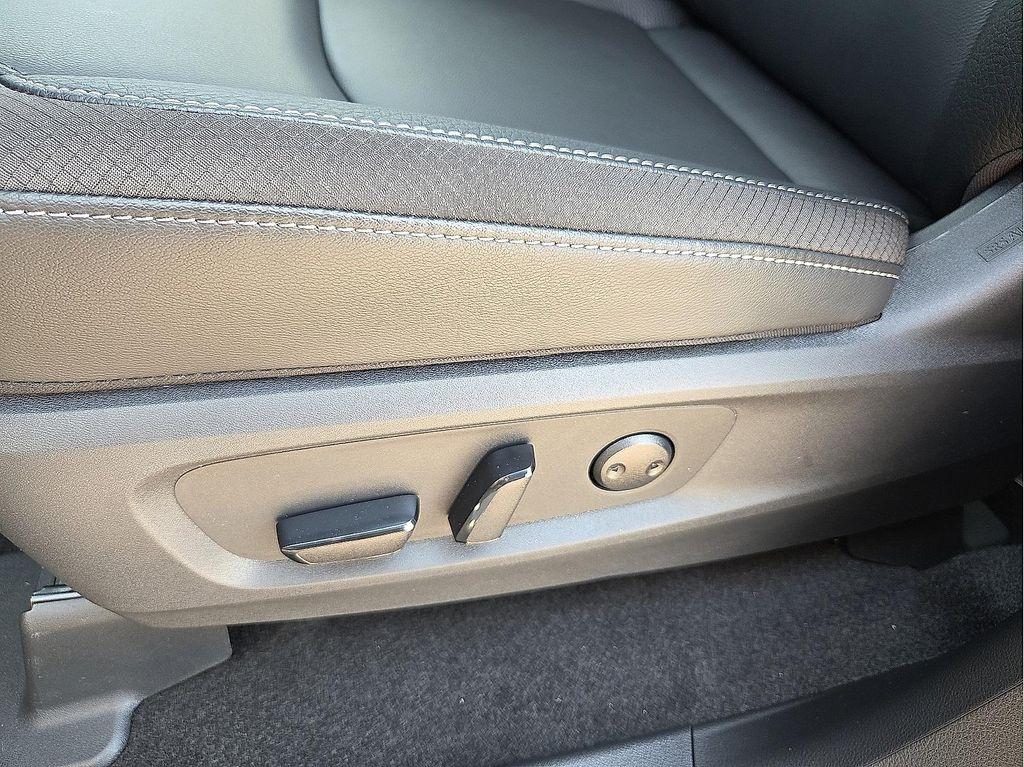 new 2025 Nissan Pathfinder car, priced at $40,519