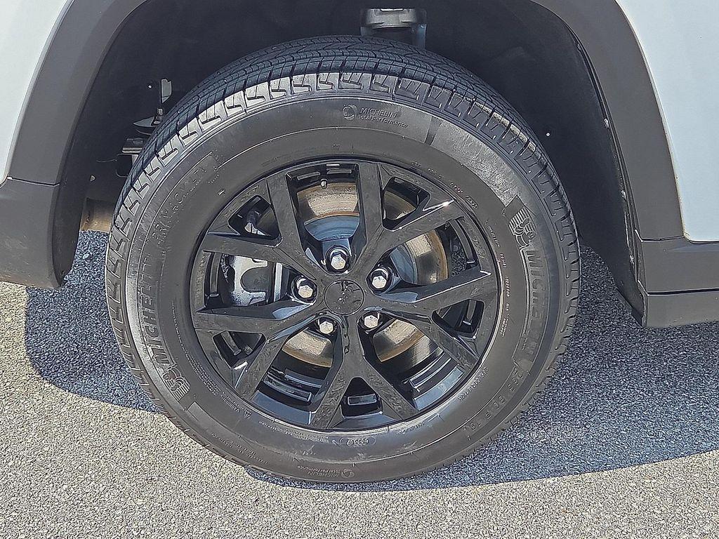 used 2025 Jeep Grand Cherokee L car, priced at $41,217