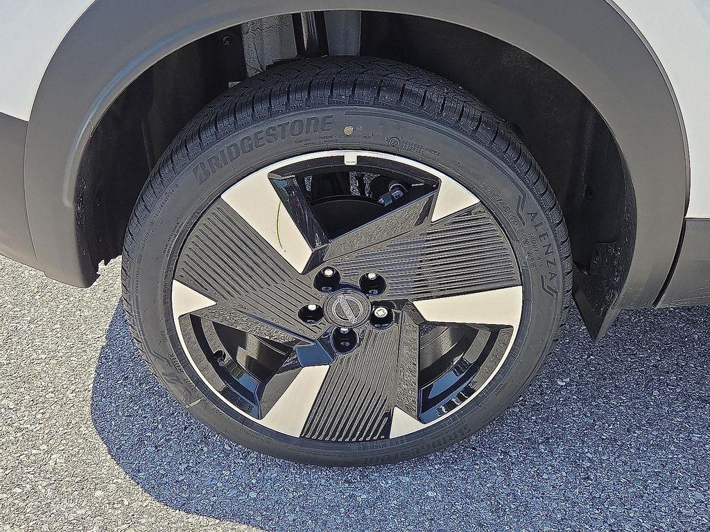 new 2025 Nissan Kicks car, priced at $27,586