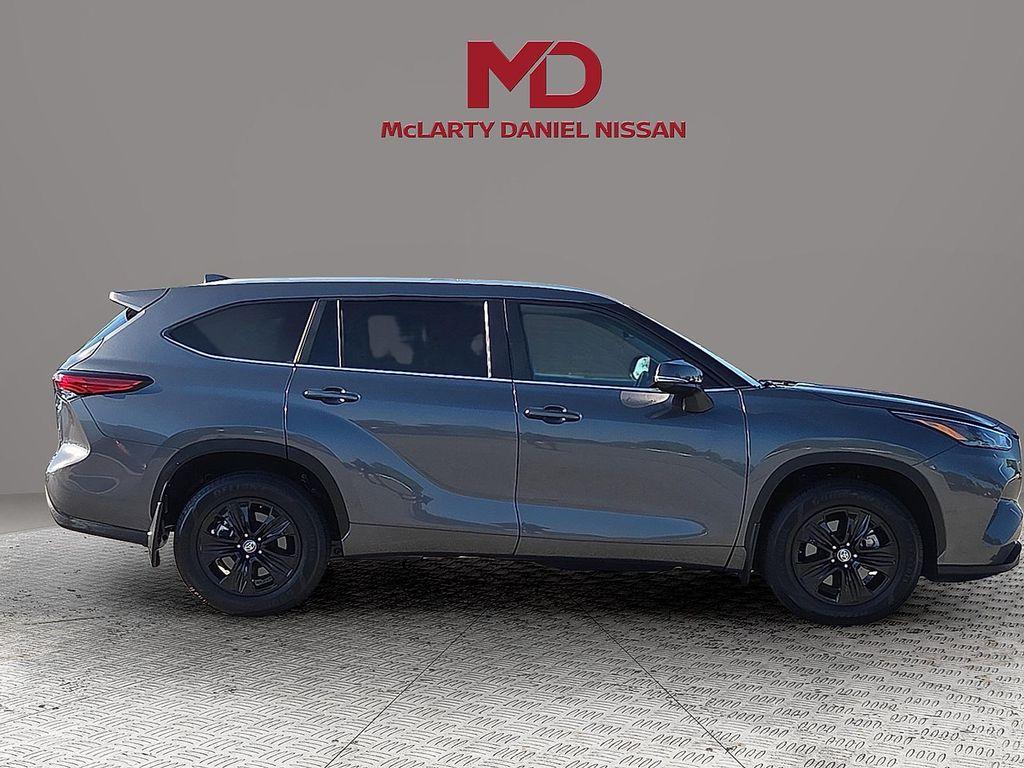 used 2023 Toyota Highlander car, priced at $33,531