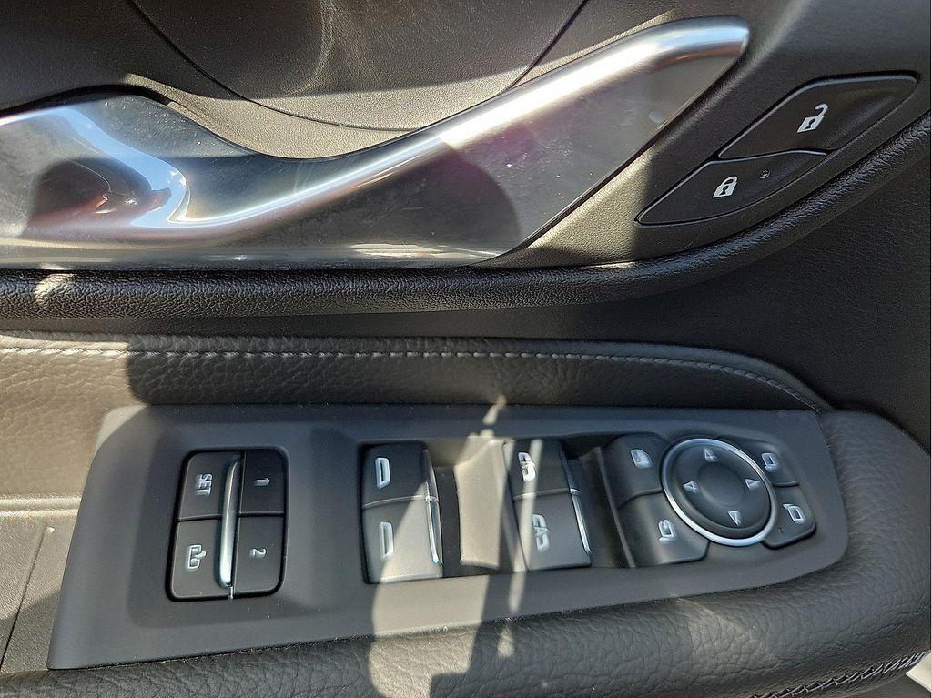 used 2024 GMC Yukon car, priced at $70,398