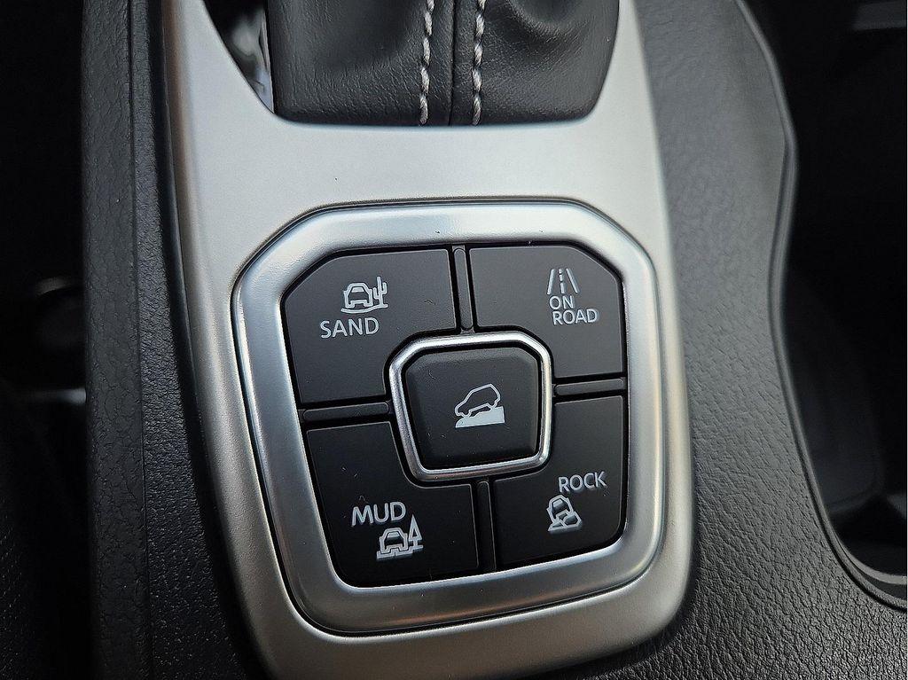 new 2026 Nissan Frontier car, priced at $40,053