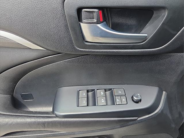 used 2018 Toyota Highlander car, priced at $19,389