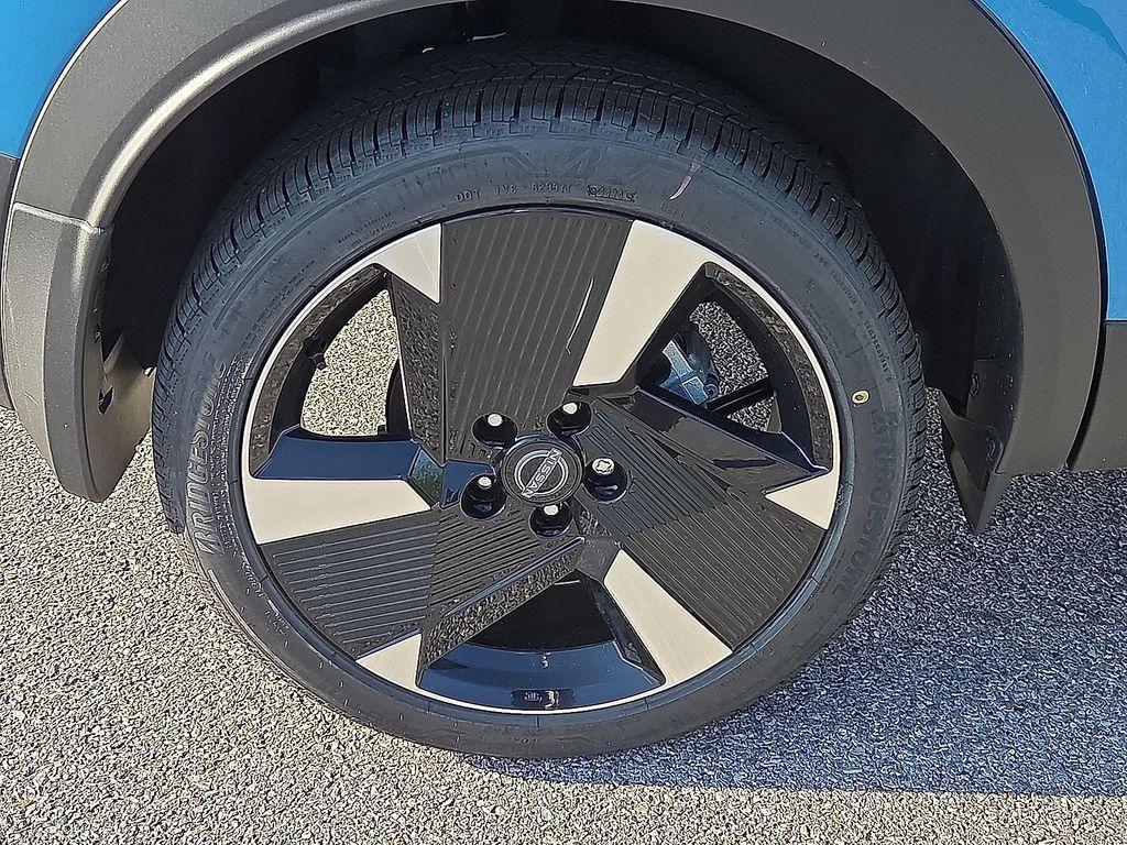 new 2025 Nissan Kicks car, priced at $27,883