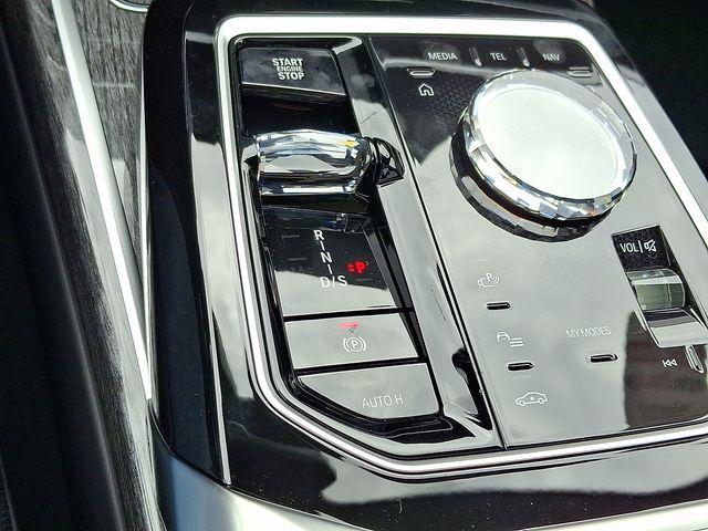 new 2025 BMW 760 car, priced at $123,325