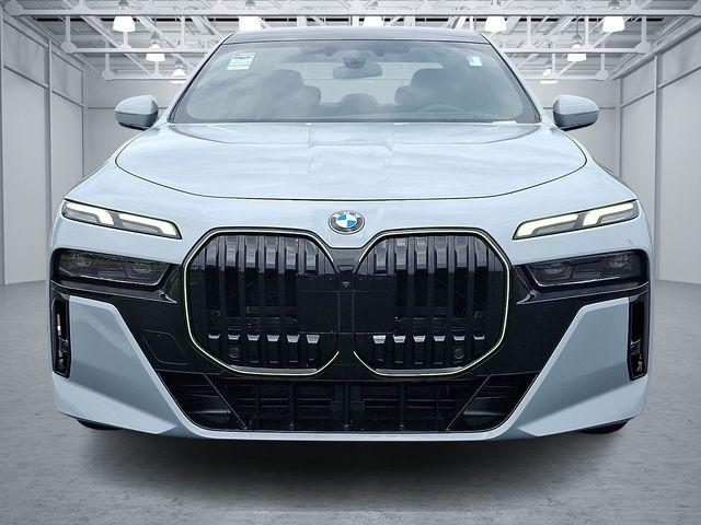 new 2025 BMW 760 car, priced at $123,325