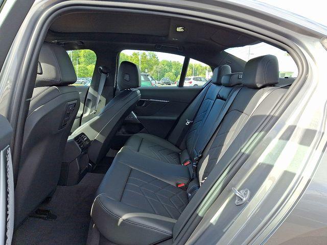 new 2026 BMW 550e car