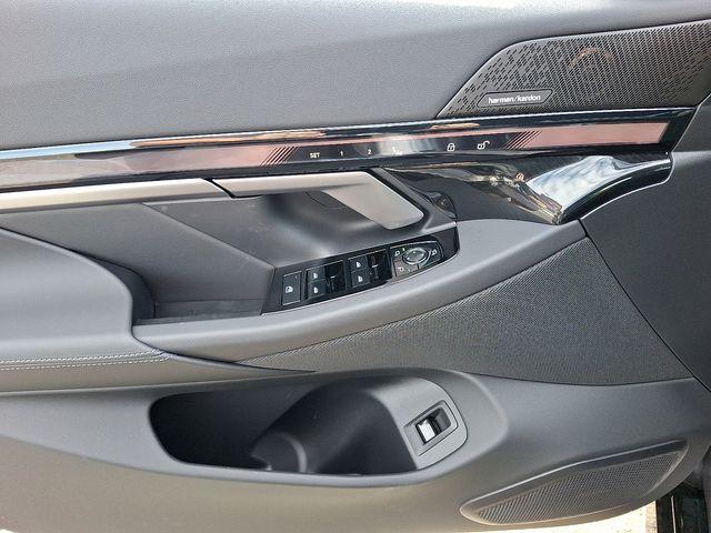 new 2026 BMW 550e car