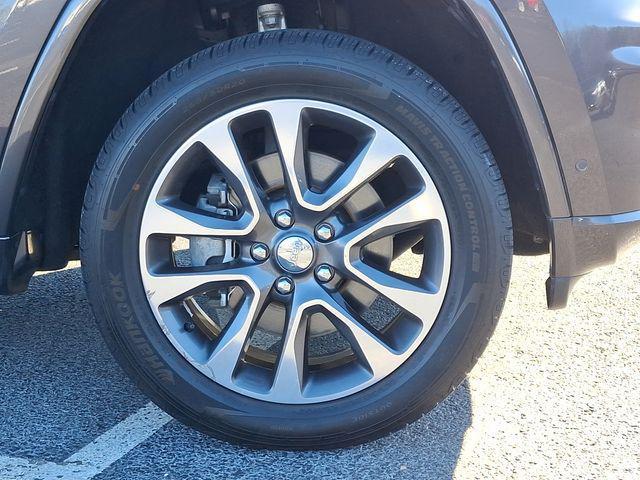 used 2017 Jeep Grand Cherokee car, priced at $21,149