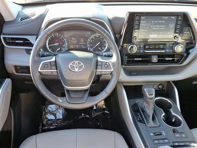 used 2022 Toyota Highlander car, priced at $36,330