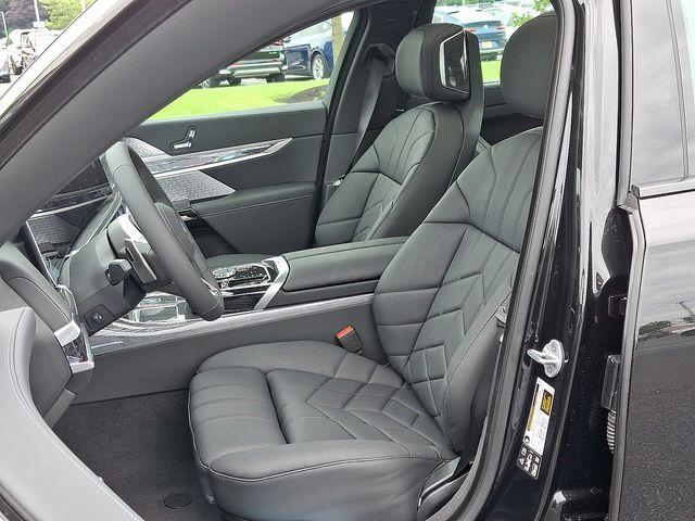 new 2025 BMW 760 car, priced at $135,775