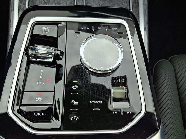 new 2025 BMW 760 car, priced at $135,775