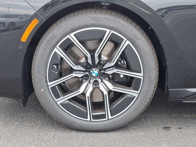 new 2025 BMW 760 car, priced at $135,775