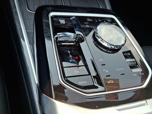 new 2025 BMW 760 car, priced at $142,955