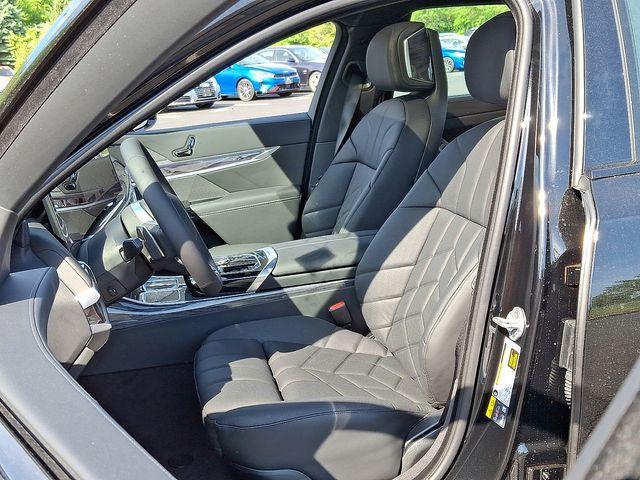 new 2025 BMW i7 car, priced at $106,745
