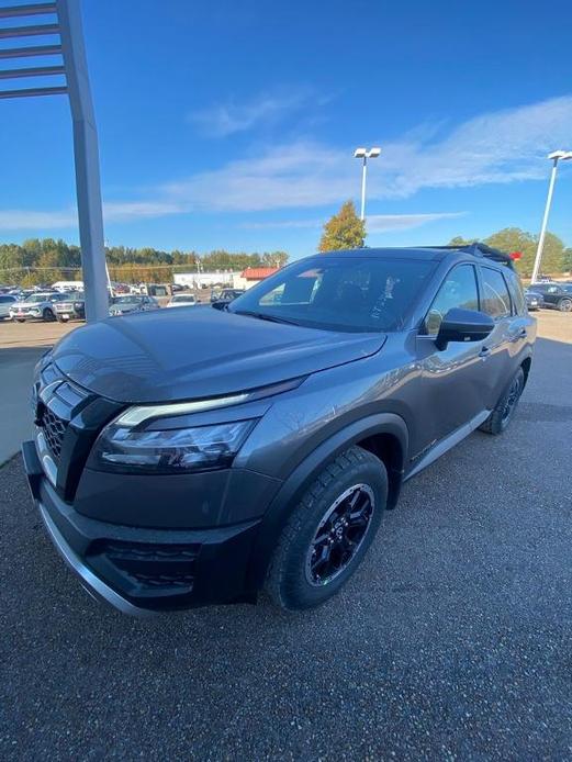 new 2025 Nissan Pathfinder car, priced at $44,287