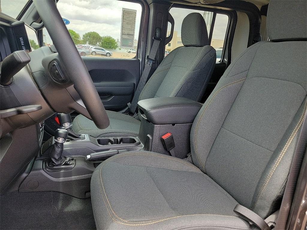 new 2025 Jeep Gladiator car, priced at $39,885
