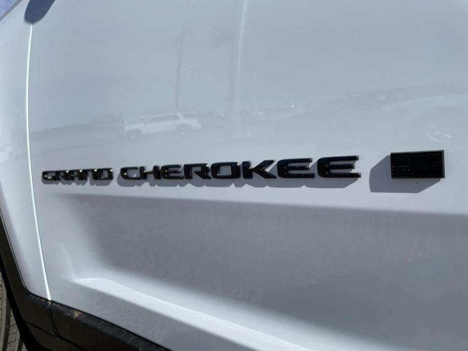 new 2024 Jeep Grand Cherokee car, priced at $42,998