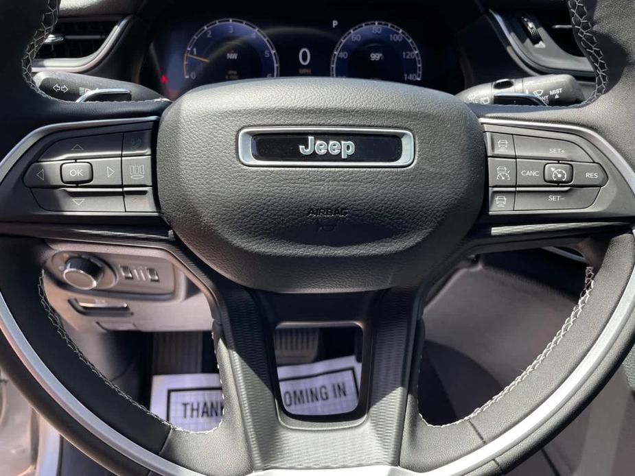 new 2024 Jeep Grand Cherokee car, priced at $39,998