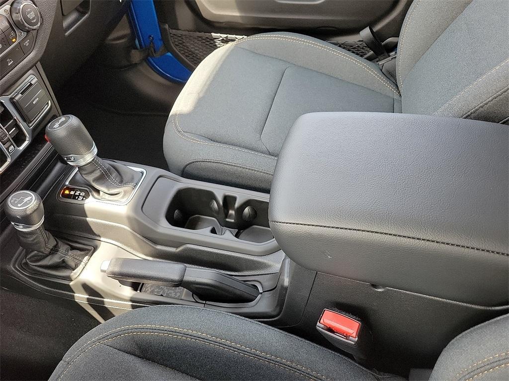 new 2025 Jeep Wrangler car, priced at $39,954