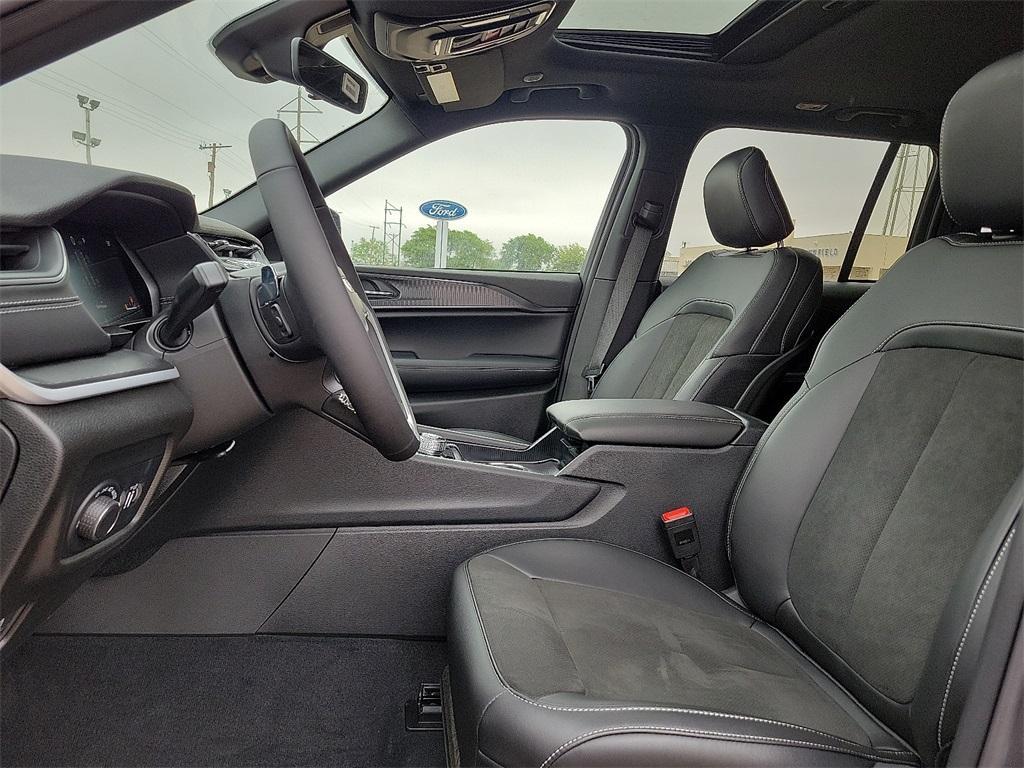 new 2025 Jeep Grand Cherokee car, priced at $42,710