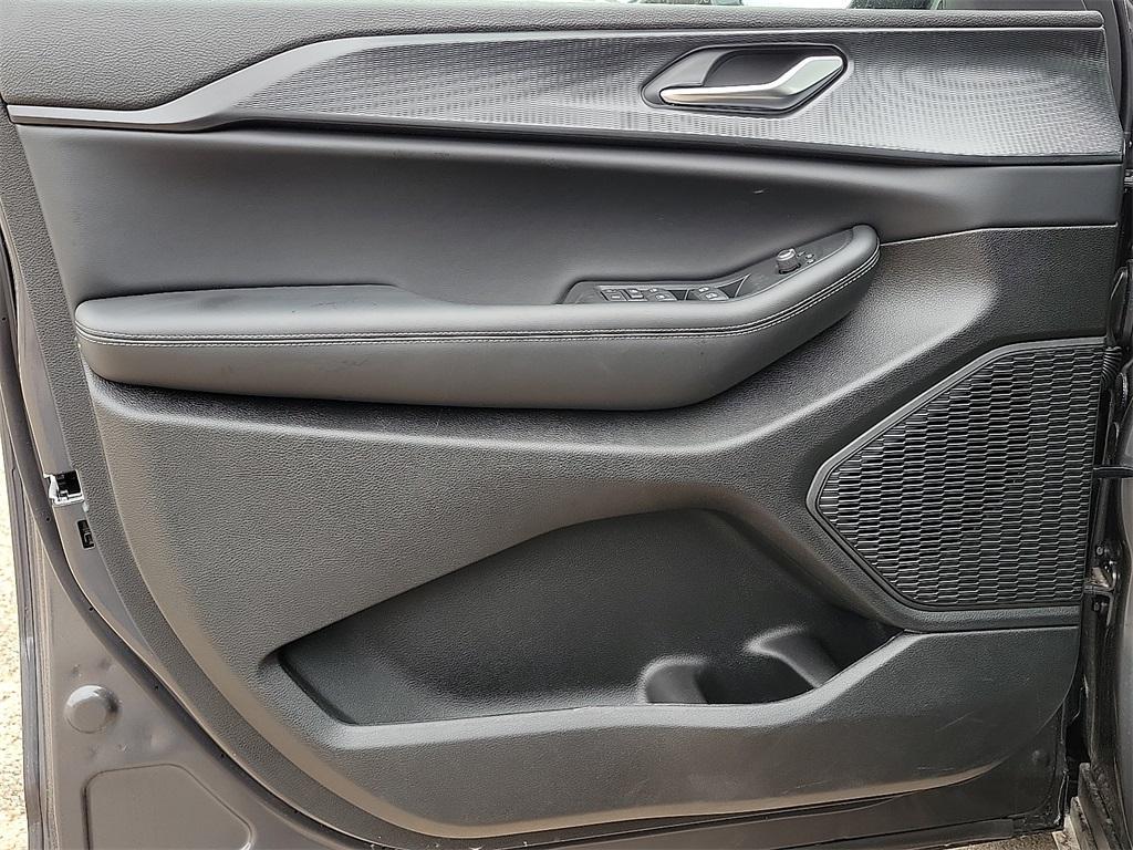 new 2025 Jeep Grand Cherokee car, priced at $42,710