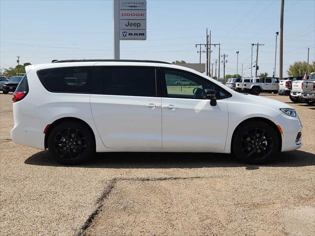 new 2024 Chrysler Pacifica car, priced at $39,997