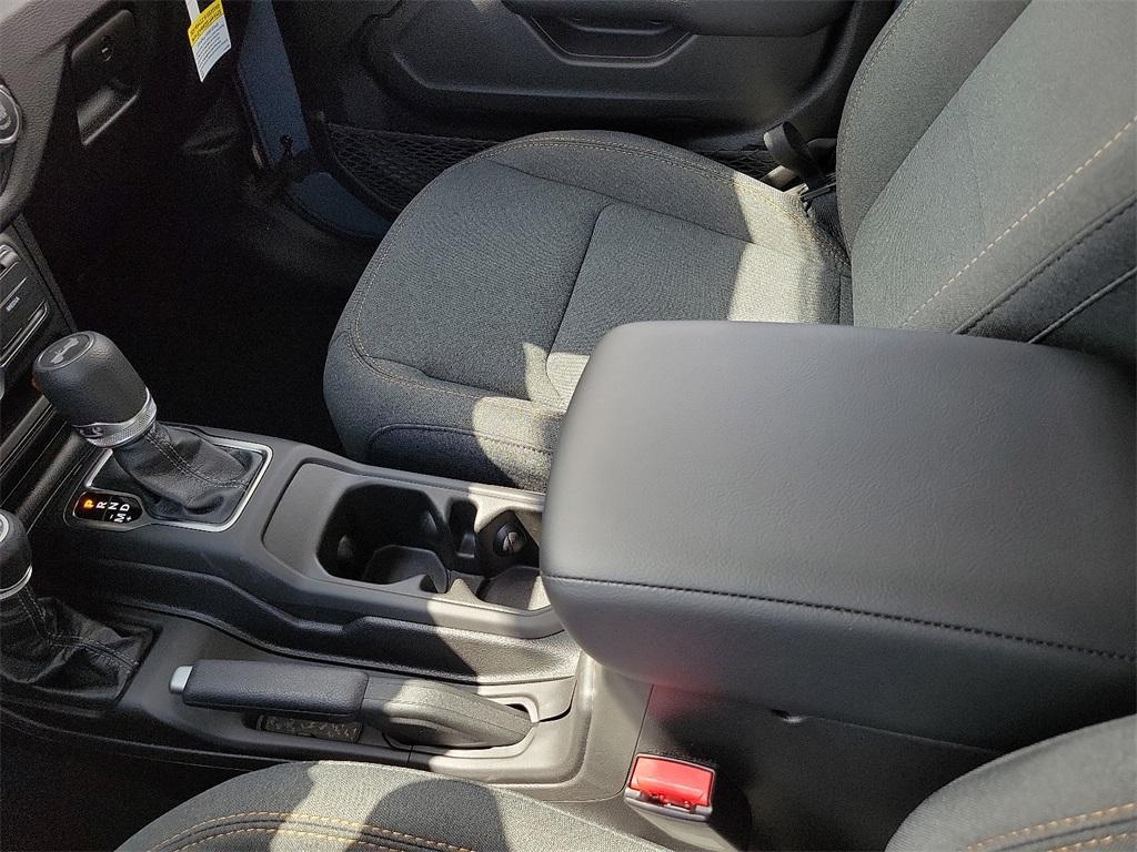new 2025 Jeep Wrangler car, priced at $40,414
