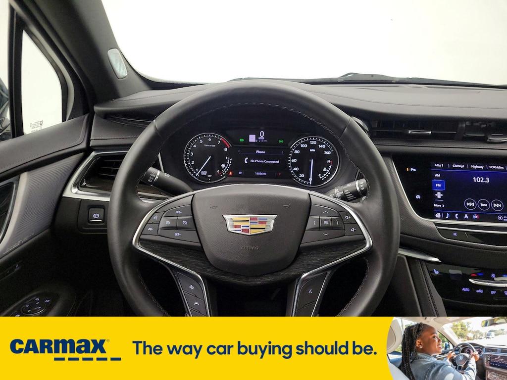 used 2022 Cadillac XT5 car, priced at $35,998