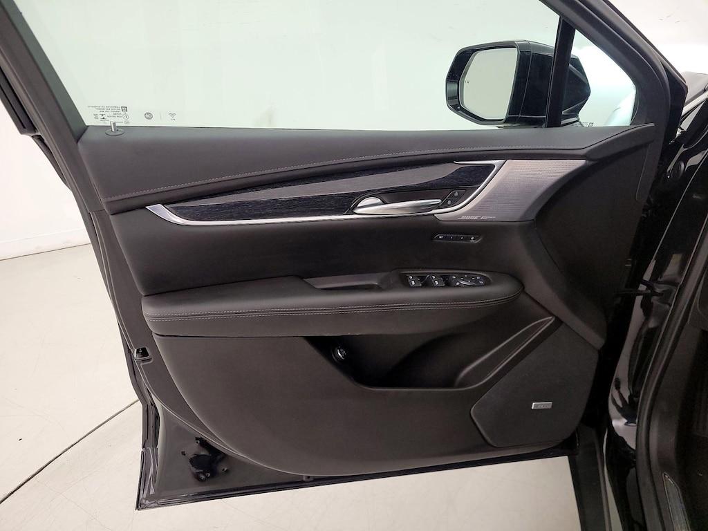 used 2022 Cadillac XT5 car, priced at $35,998